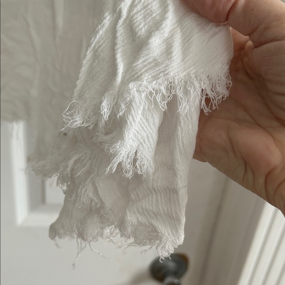 We The Free white flowy Long Sleeve Top with distressed hem - Picture 15 of 16